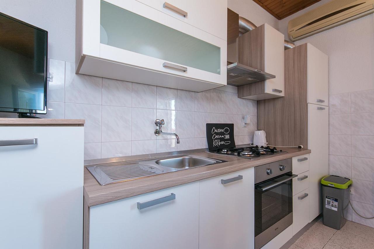 Apartments By The Sea Zivogosce - Blato, Makarska - 1057 Blato  Extérieur photo
